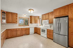9910 Brookview Rd, Woodbury, MN 55125 - Photo 11