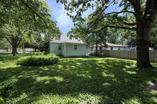 608 8th St SE, Waseca, MN 56093 - Photo 3