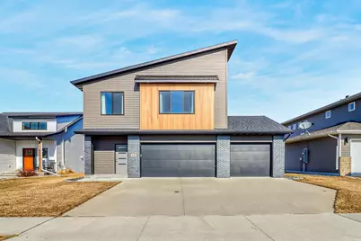 442 Hampton Drive W, Moorhead, MN 56560 - Photo 1