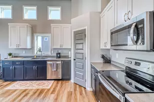 442 Hampton Dr W, Moorhead, MN 56560 - Photo 21