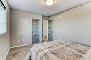 442 Hampton Dr W, Moorhead, MN 56560 - Photo 41