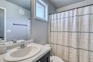 442 Hampton Dr W, Moorhead, MN 56560 - Photo 37