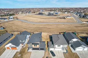 442 Hampton Dr W, Moorhead, MN 56560 - Photo 13