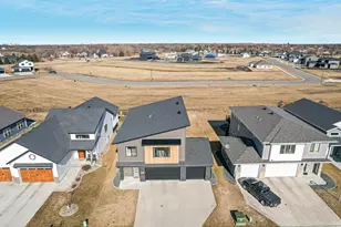 442 Hampton Dr W, Moorhead, MN 56560 - Photo 11