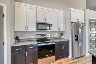 442 Hampton Dr W, Moorhead, MN 56560 - Photo 19