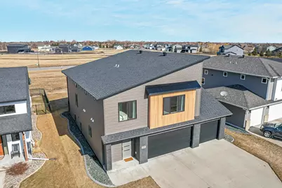 442 Hampton Drive W, Moorhead, MN 56560 - Photo 3