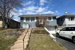 1629 Suburban Ave, Saint Paul, MN 55106 - Photo 1