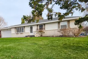 2346 Standridge Ave, Maplewood, MN 55109 - Photo 3