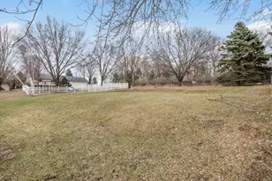 9240 Chesshire Ln N, Maple Grove, MN 55369 - Photo 33