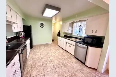 306 N Elm Street, Marshall, MN 56258 - Photo 5