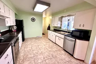 306 N Elm St, Marshall, MN 56258 - Photo 5