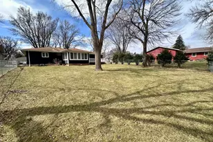 306 N Elm St, Marshall, MN 56258 - Photo 27