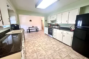 306 N Elm St, Marshall, MN 56258 - Photo 7