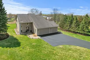 9820 Deerbrook Dr, Chanhassen, MN 55317 - Photo 5
