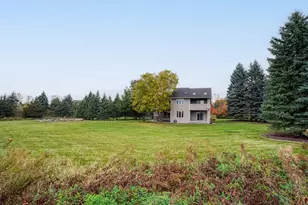9820 Deerbrook Dr, Chanhassen, MN 55317 - Photo 9
