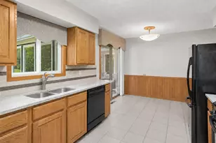 70 Kingsview Ln N, Plymouth, MN 55447 - Photo 9