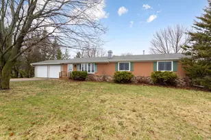 606 Riverdale Rd, Mankato, MN 56001 - Photo 1