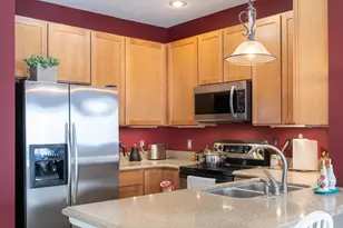 673 Kingfisher Ln, Woodbury, MN 55125 - Photo 3