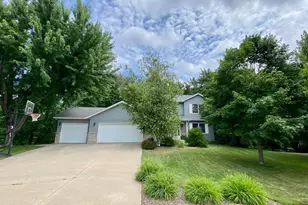 340 Perry Ct, Zumbrota, MN 55992 - Photo 1