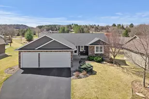 334 Kamloops Pl, River Falls, WI 54022 - Photo 3