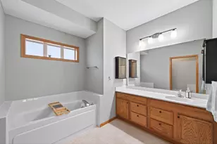 1099 Barclay St, Saint Paul, MN 55106 - Photo 15