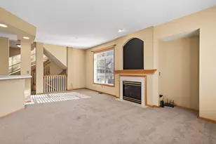 2310 Eagle Trace Ln, Woodbury, MN 55129 - Photo 9