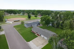 510 N Montgomery Ave, Le Center, MN 56057 - Photo 29