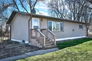 709 8th Ave NW, Waseca, MN 56093 - Photo 1