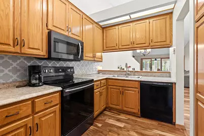 14621 Embassy Avenue, Apple Valley, MN 55124 - Photo 9