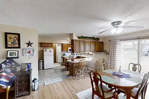 1412 Regency Ln, Albert Lea, MN 56007 - Photo 9