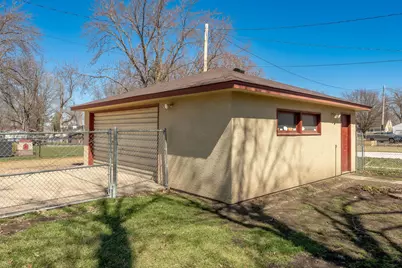 709 Shakopee Avenue E, Shakopee, MN 55379 - Photo 31