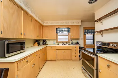 709 Shakopee Avenue E, Shakopee, MN 55379 - Photo 9