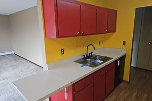 2800 Hillsboro Ave N, New Hope, MN 55427 - Photo 9