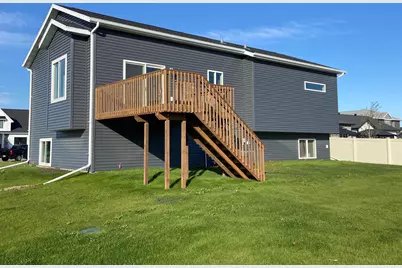 7494 Eagle Pointe Drive S, Fargo, ND 58104 - Photo 3