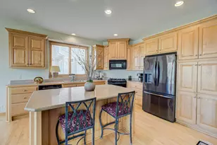10540 Pinnacle Way, Woodbury, MN 55129 - Photo 9