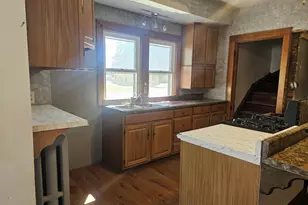 212 S Center St, Ceylon, MN 56121 - Photo 5