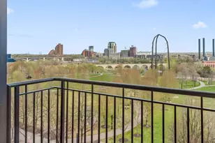 215 10th Ave S, Minneapolis, MN 55415 - Photo 5