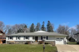 207 E Hollett St, Tracy, MN 56175 - Photo 1