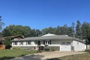 207 E Hollett St, Tracy, MN 56175 - Photo 1