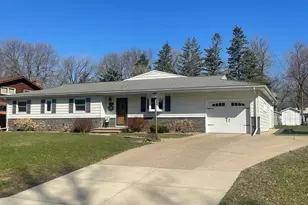 207 E Hollett St, Tracy, MN 56175 - Photo 1