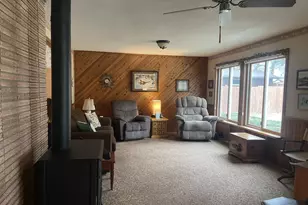 207 E Hollett St, Tracy, MN 56175 - Photo 17