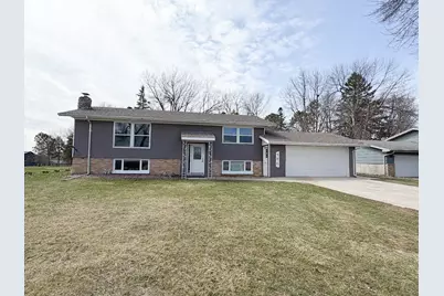 746 W Shore Drive, Worthington, MN 56187 - Photo 1