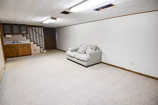 302 Sherwood Ave N, Thief River Falls, MN 56701 - Photo 17