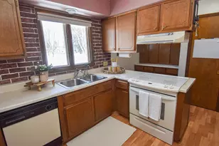 302 Sherwood Ave N, Thief River Falls, MN 56701 - Photo 9