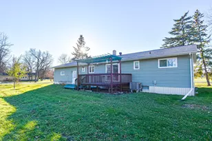 302 Sherwood Ave N, Thief River Falls, MN 56701 - Photo 25