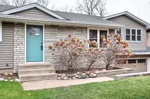 267 Hanska Ct, Shoreview, MN 55126 - Photo 3