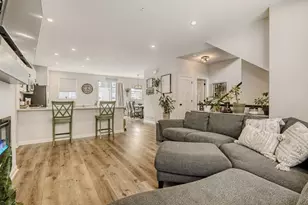 2214 Gateway Curv, North Saint Paul, MN 55109 - Photo 9