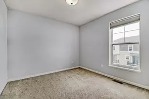 2214 Gateway Curv, North Saint Paul, MN 55109 - Photo 19