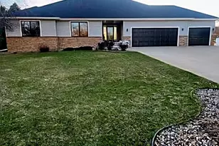 1406 26th St SW, Austin, MN 55912 - Photo 1