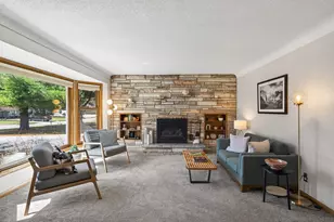 635 Shryer Ave W, Roseville, MN 55113 - Photo 3